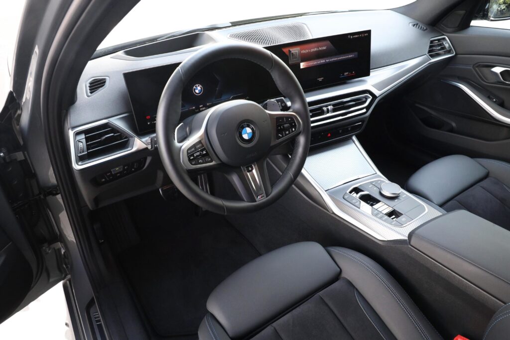 BMW 330i xDrive Touring