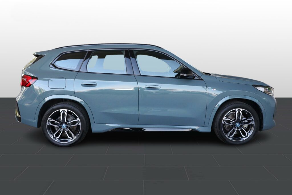 BMW iX1 xDrive30