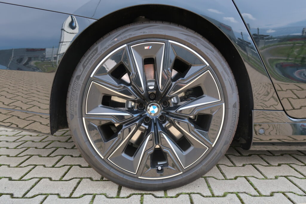 BMW M760e xDrive Sedan