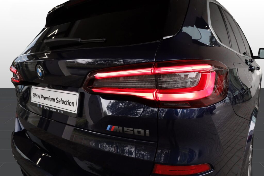 BMW X5 M50i