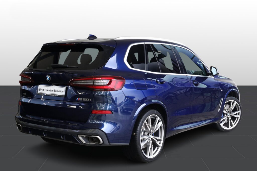 BMW X5 M50i