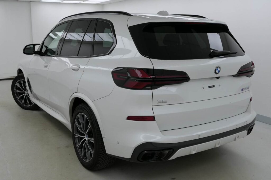 BMW X5 M60i