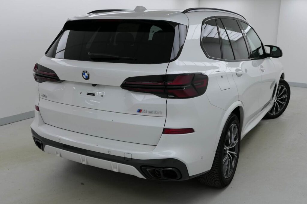 BMW X5 M60i