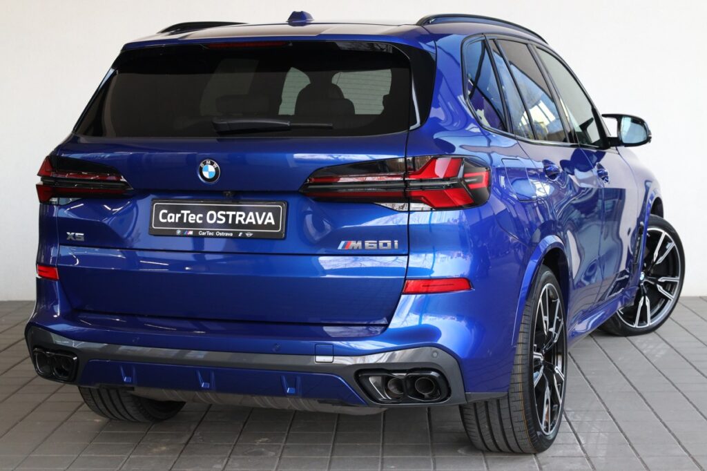 BMW X5 M60i