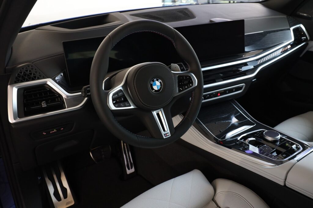 BMW X5 M60i