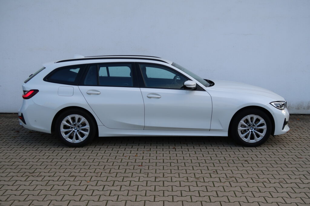 BMW 330i xDrive Touring