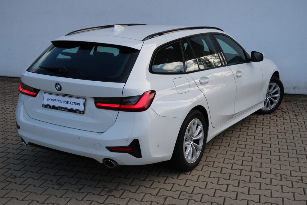 BMW 330i xDrive Touring