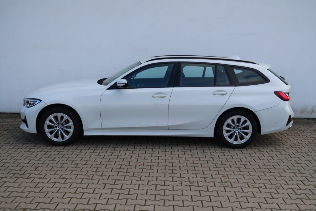 BMW 330i xDrive Touring