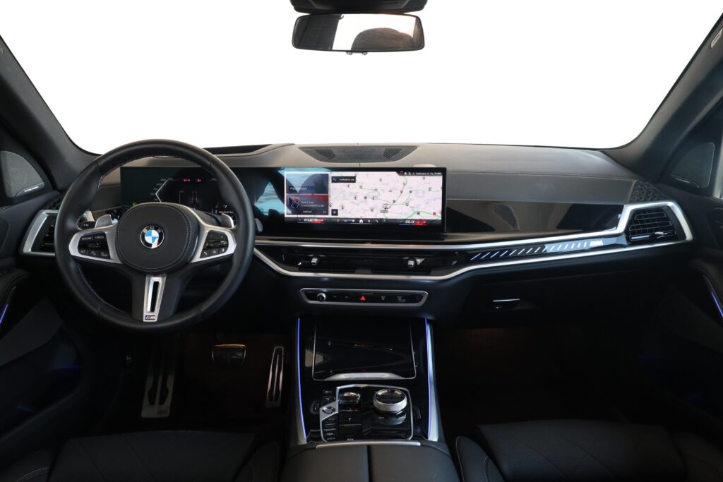 BMW X5 M60i