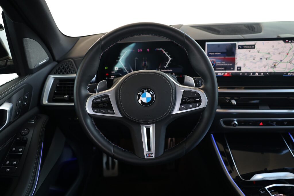 BMW X5 M60i