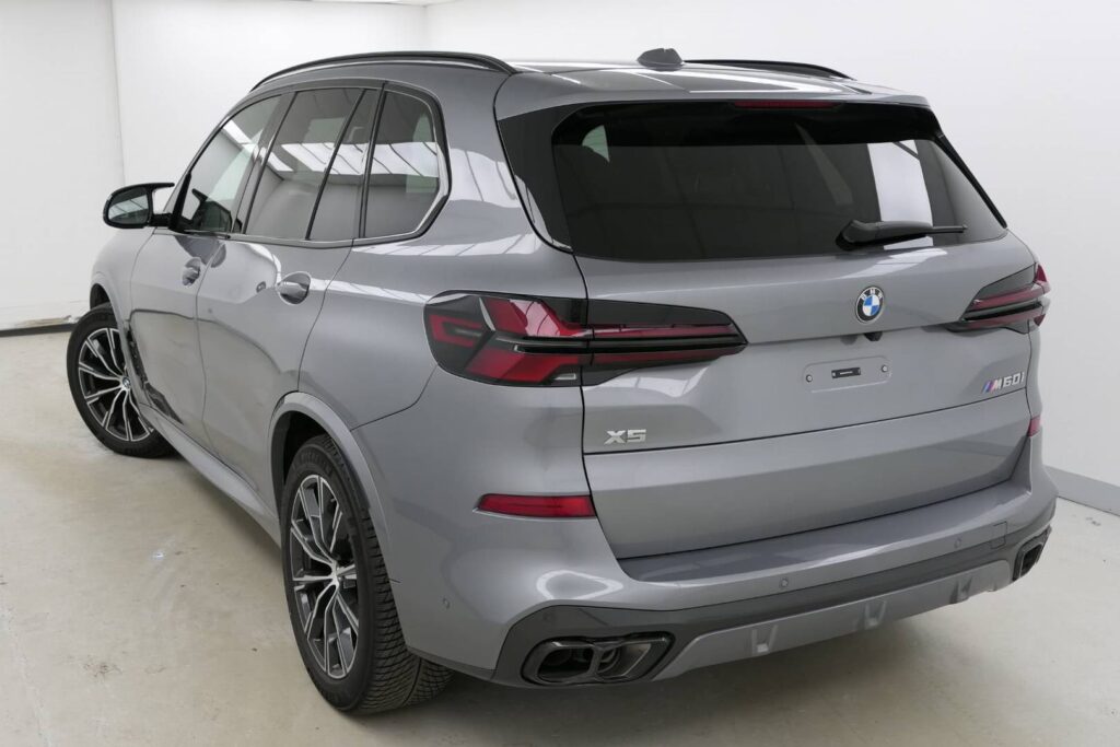 BMW X5 M60i