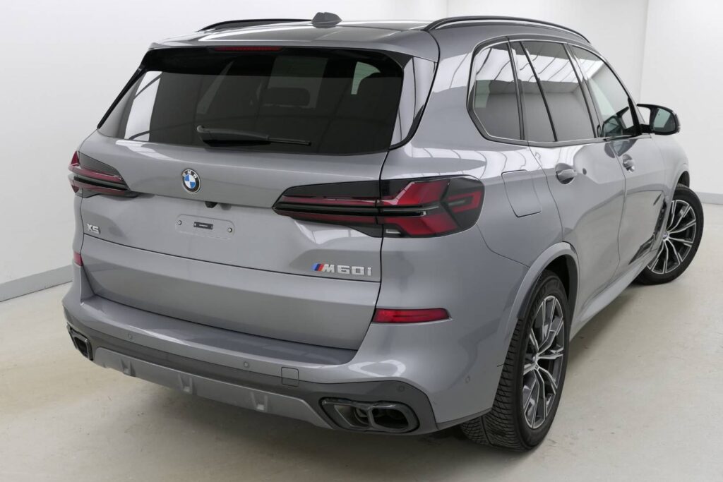 BMW X5 M60i