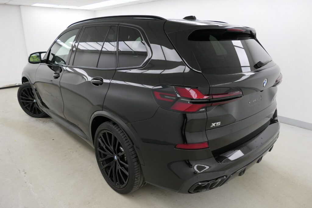 BMW X5 M60i