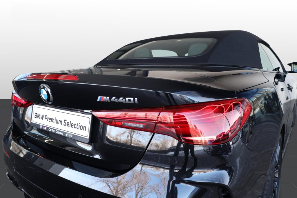 BMW M440i xDrive Convertible