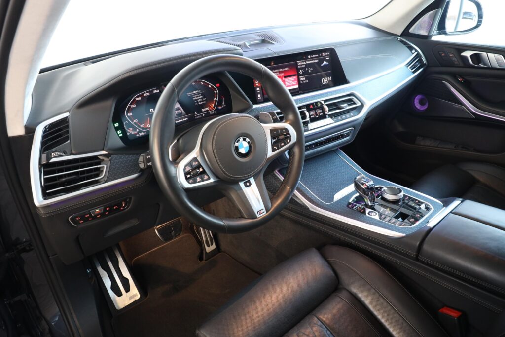 BMW X7 M50i