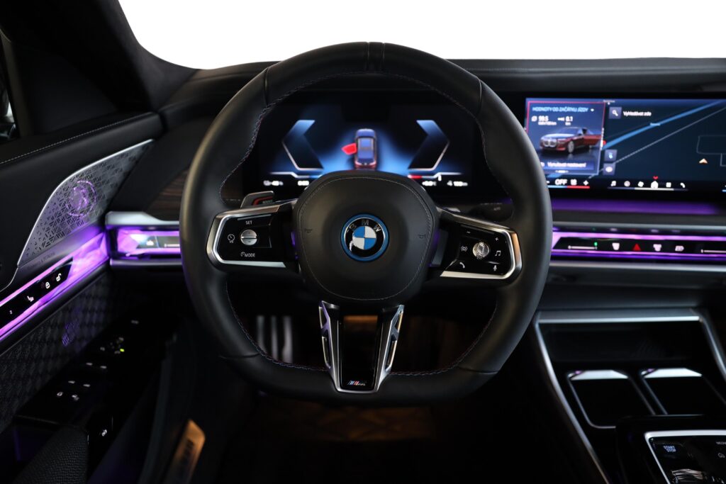 BMW i7 m70