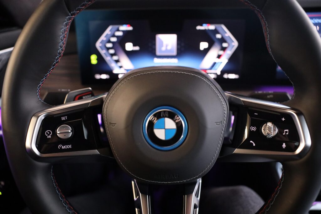 BMW i7 m70