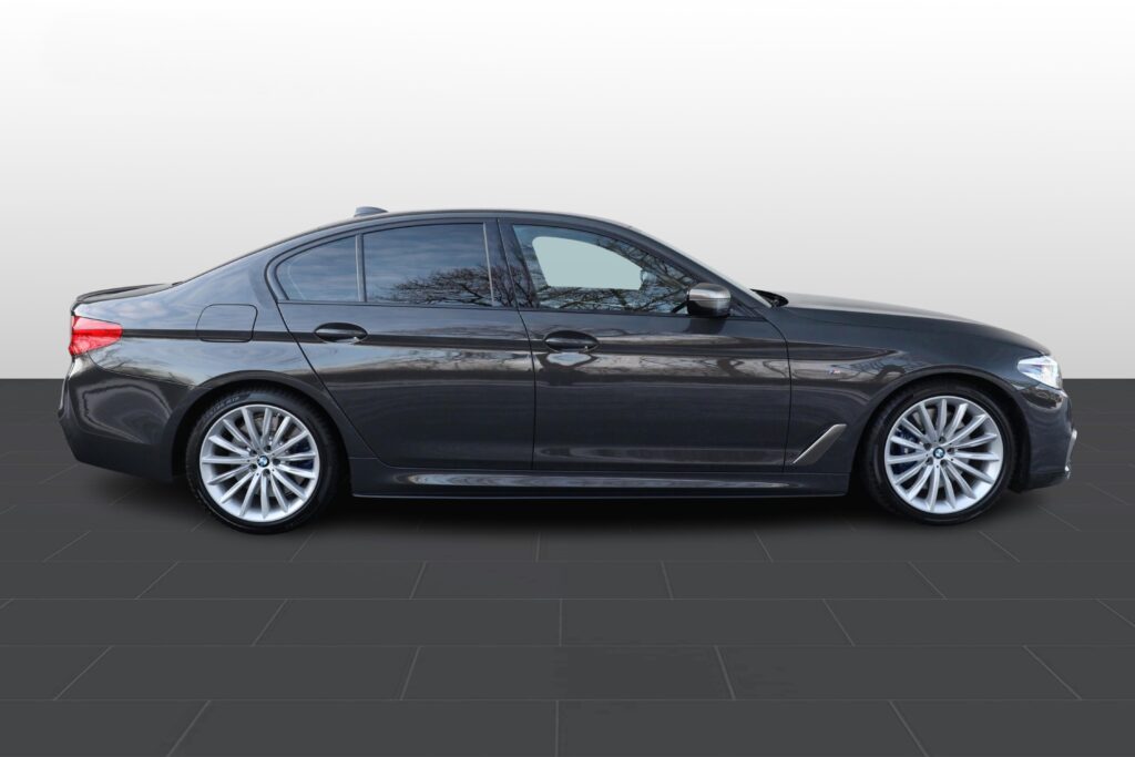 BMW M550i xDrive Sedan