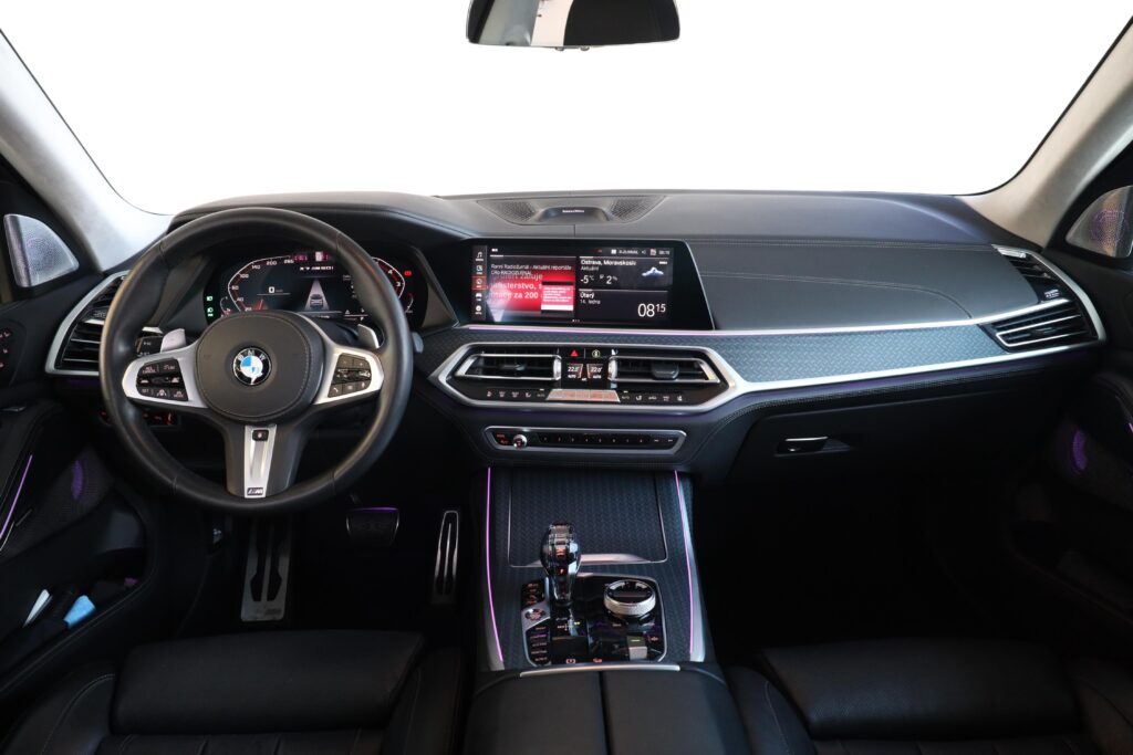 BMW X7 M50i