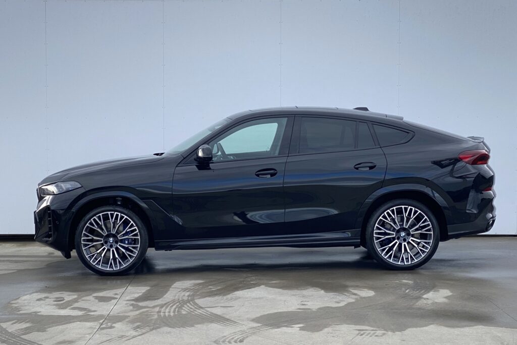 BMW X6 M60i