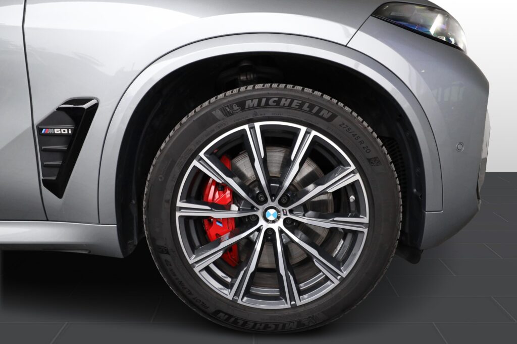 BMW X5 M60i