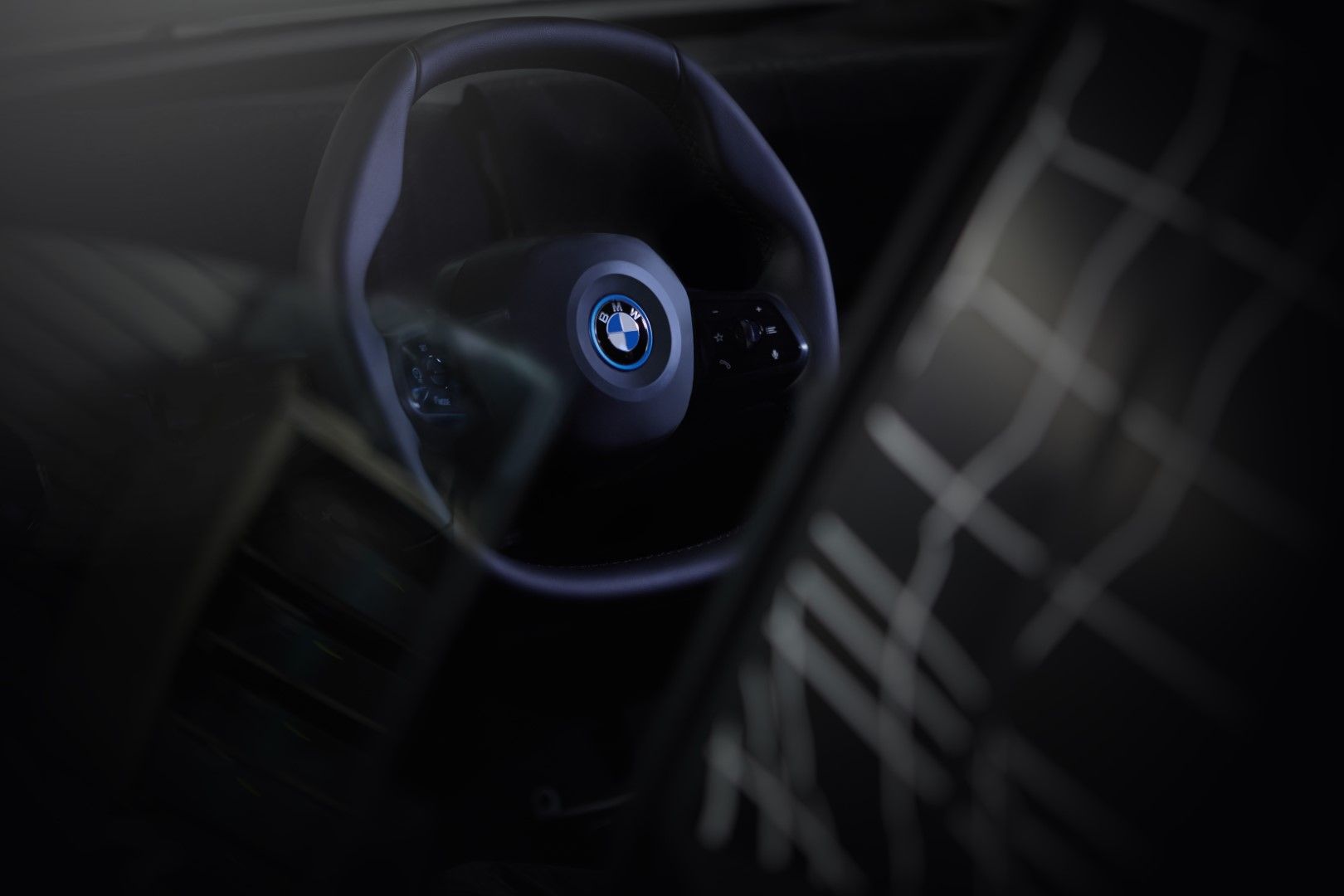 Polygonální volant BMW iNEXT | Pod kontrolou