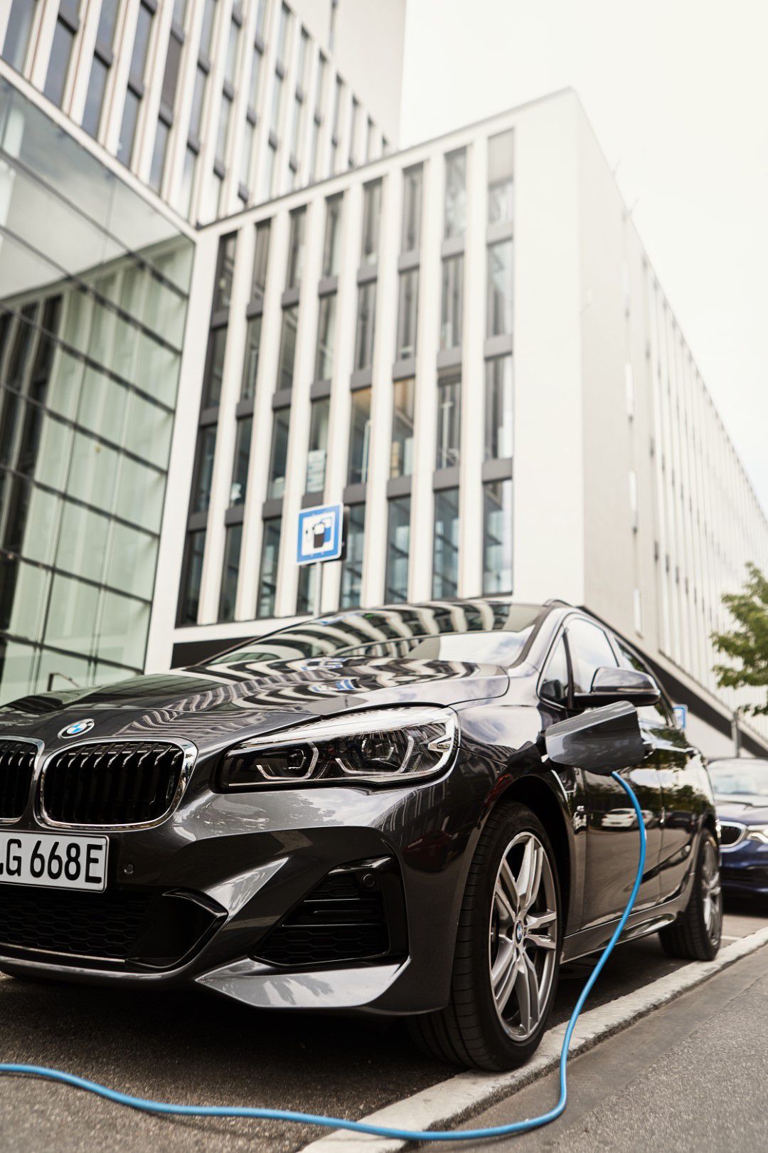 BMW 225xe Active Tourer jde na trh | Praktičnost a hospodárnost