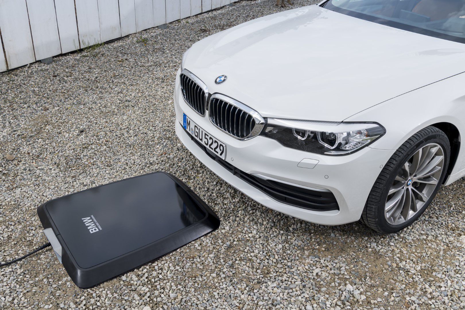BMW Wireless Charging  | Jak natankovat BMW